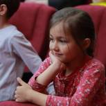 В Буйнакске дети медработников увидели театрализованное представление