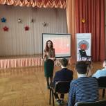 Юлия Литневская посетила саратовскую школу, которая станет в этом году одной из площадок для «Диктанта Победы»