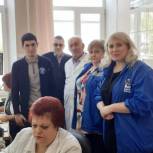 Активисты «Единой России» поздравили медиков Георгиевского округа