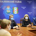 Виктор Остренко обсудил с медиками Палкинского района модернизацию ФАПов
