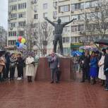 «Единая Россия» ко Дню космонавтики отреставрировала памятник Юрию Гагарину в Ростове