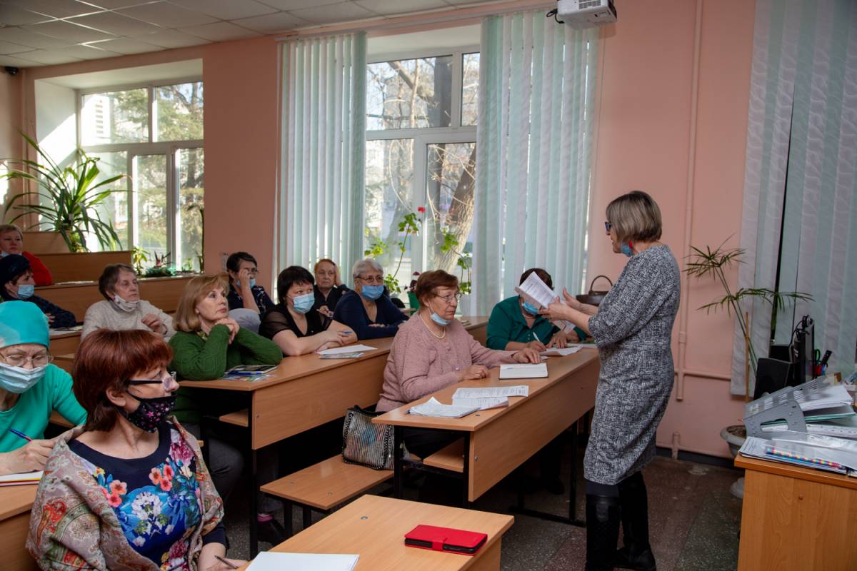 Старшим домов в Благовещенске рассказали, как убрать старые покрышки в  своем дворе