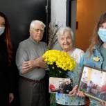 Ольга Швецова поздравила тюменскую пару с 60-летием со дня свадьбы