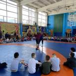 «Единая Россия» организовала бесплатные секции по вольной борьбе «Хурэш» для всех желающих детей