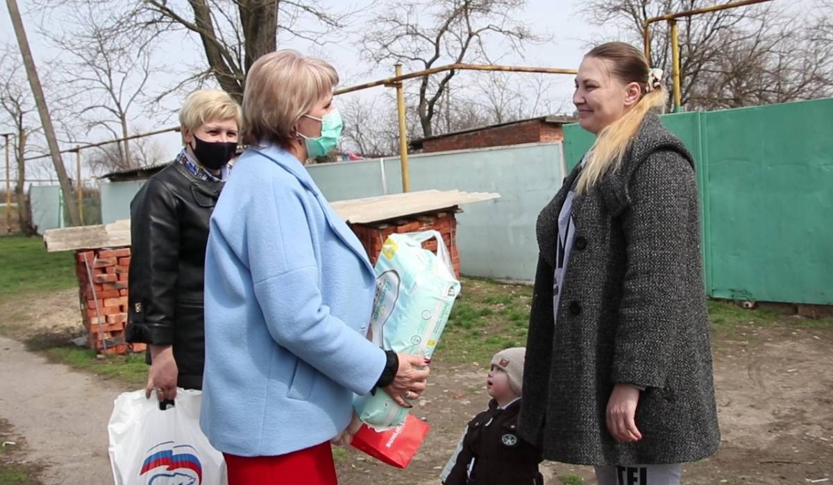 Нам некогда было думать о себе»: Кандидат предварительного голосования  Ольга Бажукова рассказала о своем опыте волонтерства