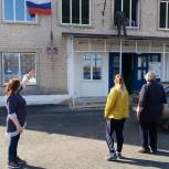 Депутаты-единороссы оказали содействие в установке новых окон в сельском центре досуга