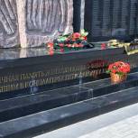 Элиссан Шандалович почтил память жертв концлагерей в Петрозаводске