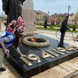 Волонтеры и активисты «Единой России» провели субботники на воинских мемориалах