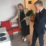 Евгений Ревенко помог добиться переселения из аварийного жилья воронежской пенсионерке