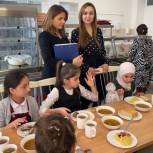 Активисты «Единой России» проверили организацию горячего питания младшеклассников в г.Дербенте