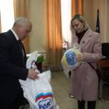 Депутат от «Единой России» Алексей Бутыльский передал спортинвентарь для детей с особенностями развития