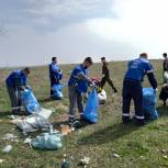 В Изобильненском округе молодогвардейцы «Единой России» приняли участие в субботнике