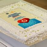 Торт – на каждую подстанцию: единороссы поздравили службы скорой помощи в Новосибирске с профессиональным праздником