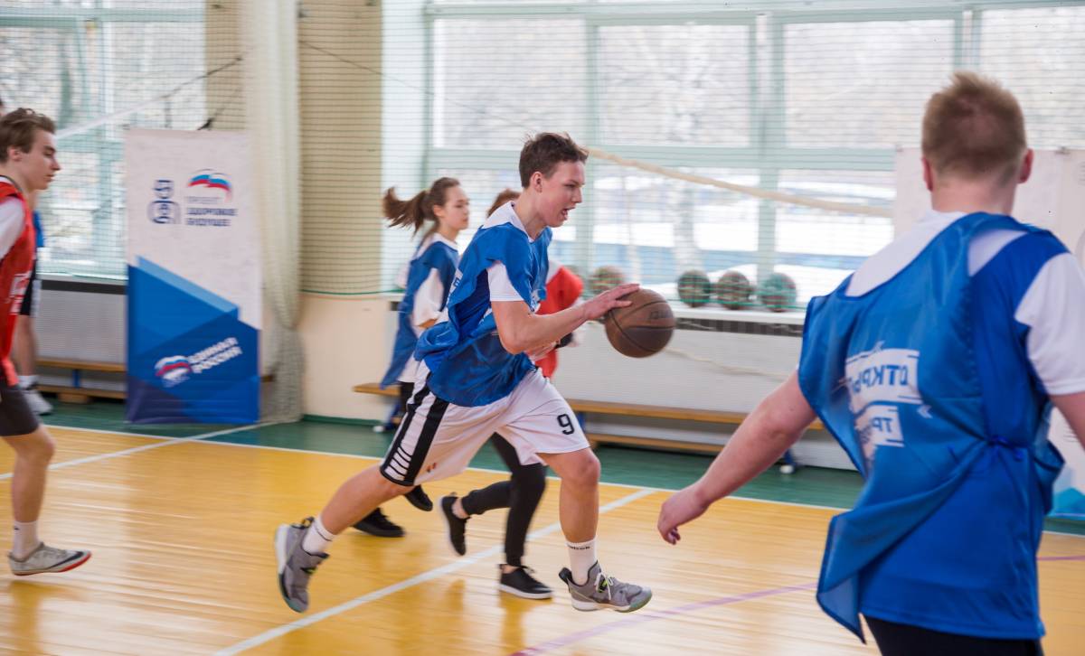 Профессиональные спортсмены провели для нижегородских школьников мастер-класс по баскетболу