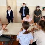 Ольга Казакова и Николай Бондаренко проверили питание в школах Предгорного района
