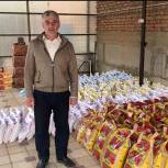 Депутат-единоросс передал продуктовые наборы малоимущим семьям из Хасавюрта