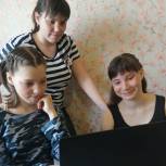 Школьникам из Кемеровской, Костромской и Ивановской областей вручили компьютеры