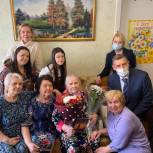100 лет жизни в любви и заботе: единороссы Советска поздравили с юбилеем ветерана труда