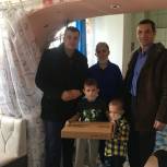 В Улётовском районе Забайкалья  школьники из трёх многодетных семей получили компьютерную технику - "Единая Россия"