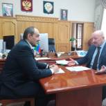 Депутат Госдумы Гаджимет Сафаралиев и глава Минобрнауки РД Яхья Бучаев обсудили вопросы непрерывного педобразования