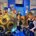 Единороссы организовали для школьников экскурсию в Московский планетарий