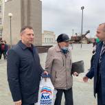 Депутаты-единороссы навестили ветерана в Екатеринбурге