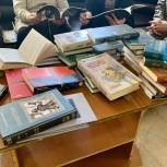 В Воронеже «Единая Россия» передала книги для подопечных геронтологического центра