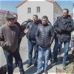 Волонтеры «Единой России» помогли обследовать на предмет дефектов почти 300 дворов в Южно-Сахалинске