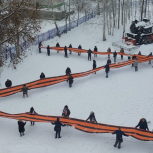 Молодогвардейцы Екатеринбурга развернули 300-метровую георгиевскую ленту
