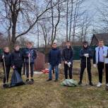 Ярославские молодогвардейцы благоустроили территорию у воинского мемориала