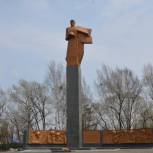 В Партизанске взяли на контроль восстановление разрушенного мемориала