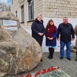 При поддержке «Единой России» в Приморье установили мемориальный знак в память о земляках