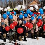 В дни школьных каникул в лагере «Окунёвские зори» стартовала военно-патриотическая смена юнармейцев, в которой принимают участие активисты партии «Единая Россия»