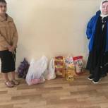 Малообеспеченной семье из Грозного передали продукты питания от депутата Госдумы Руслана Лечхаджиева