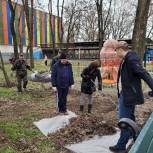 Единороссы Волгодонска провели городской субботник в парке «Победа»