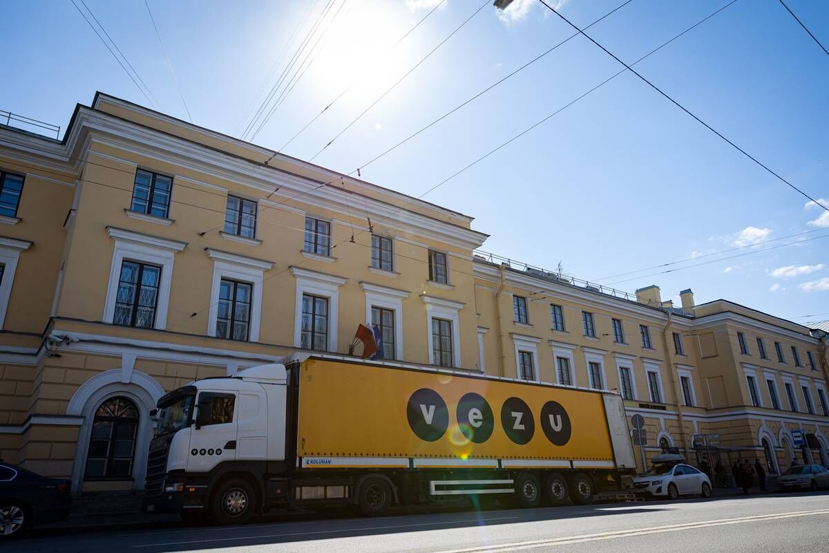 Вода, продовольствие и бытовая химия: очередную партию гуманитарной помощи  отправили из Петербурга в Ростовскую область