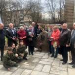 Единороссы района Выхино-Жулебино возложили цветы в память о жертвах трагедии на ЧАЭС