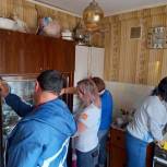 Активисты «Единой России» совместно с МГЕР и «Волонтерами Победы» помогли с уборкой в квартире ветерану ВОВ