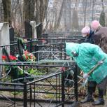 Активисты «Старшего поколения» продолжают заботиться об одиноких могилах ветеранов