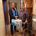 Активист волонтёрского штаба «Единой России» четыре месяца помогает пожилой москвичке, получившей тяжелую травму