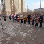 По инициативе партийца почти 200 пожилых уральцев приобщились к скандинавской ходьбе
