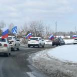 Партийцы Свердловской области организовали автопробеги в поддержку Президента и российских войск