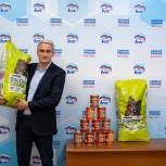 Евгений Нифантьев передал для муниципального зооприюта более 40 кг корма
