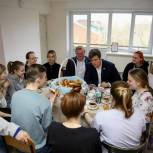 В Московской области «Единая Россия» передала бытовую технику в студенческое общежитие