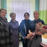 Единороссы из Ярцева поздравили «Врача года» из местной больницы