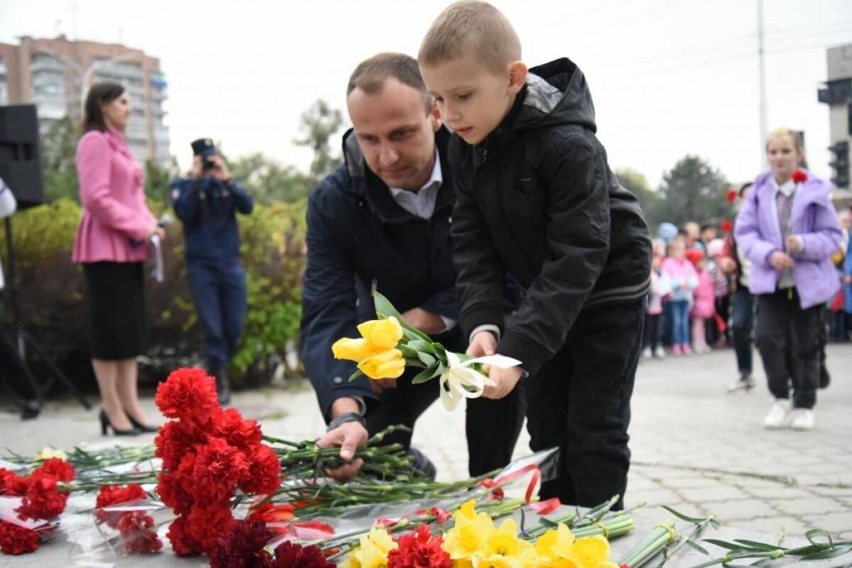 На сегодня новочеркасск. 12 Школа Новочеркасск. День города Новочеркасск. КПРФ Новочеркасск митинг у памятника Гагарина 02 10 2022г. День города сегодня Новочеркасск.