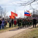 В Санкт-Петербурге при поддержке «Единой России» посадили именные деревья в честь погибших морских пехотинцев и десантников