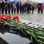 В Пензе «Единая Россия» вручила кадетам 46 школы памятные знаки за участие в Параде Памяти
