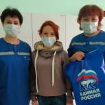 В Мари-Туреке единороссы поздравили медиков станции скорой помощи с профессиональным праздником