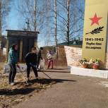 В Волжском районе военно-мемориальные объекты приводятся в порядок после зимы